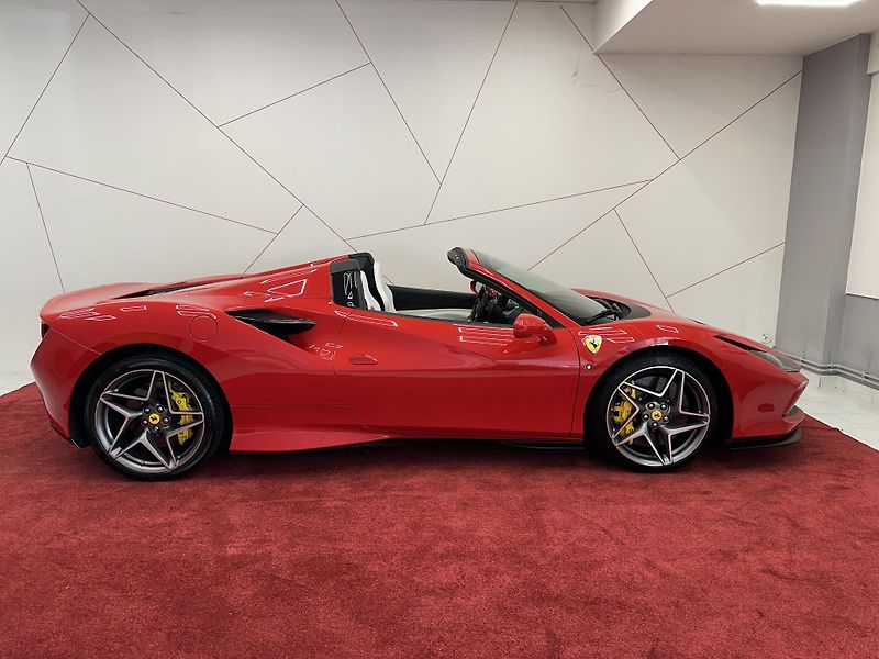 Ferrari F8 (2022) Spider*LIFT*DISPLAY*TEMPOMAT - fotka 8 z 18