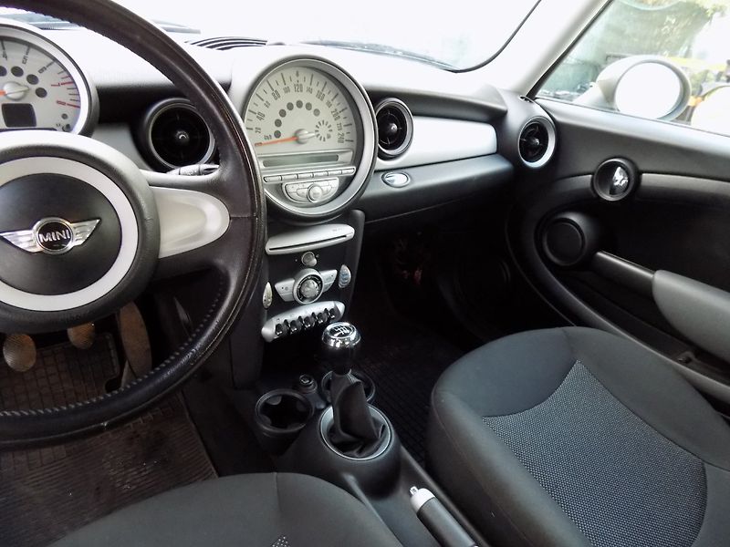 Mini Cooper (2007) 1.6i/Klimatizace/ - fotka 20 z 29