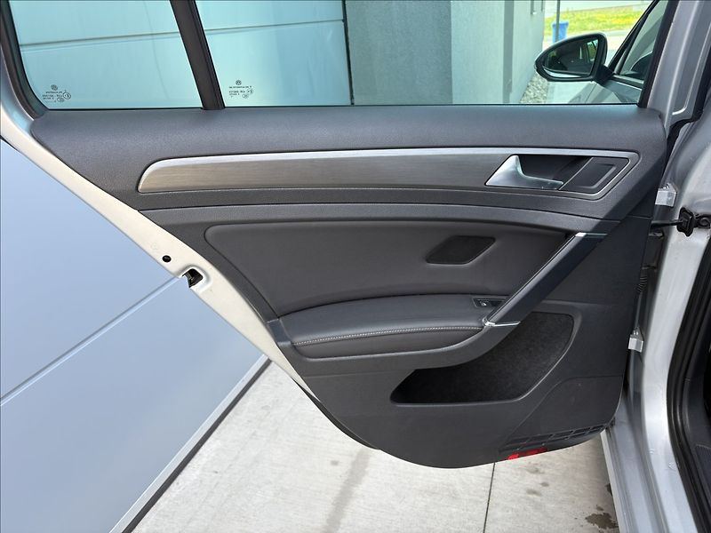 Volkswagen Golf 1,6 TDI rozvody spojka servis - fotka 23 z 33