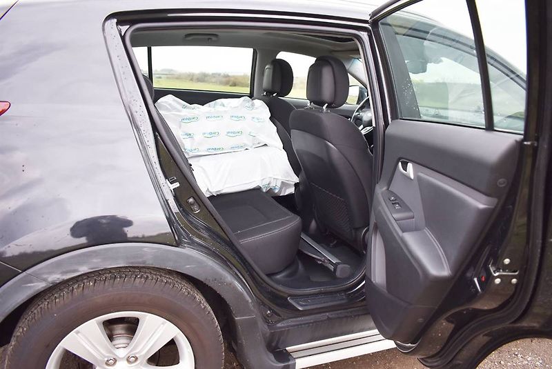 Kia Sportage 1,6 16V 1.M, PDC,KAMERA,AKCE - fotka 17 z 19