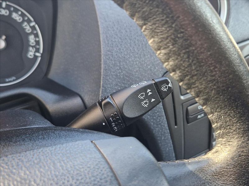 Ford Fusion 1,4 i SENZORY AUTAC PO SERVISU - fotka 23 z 35