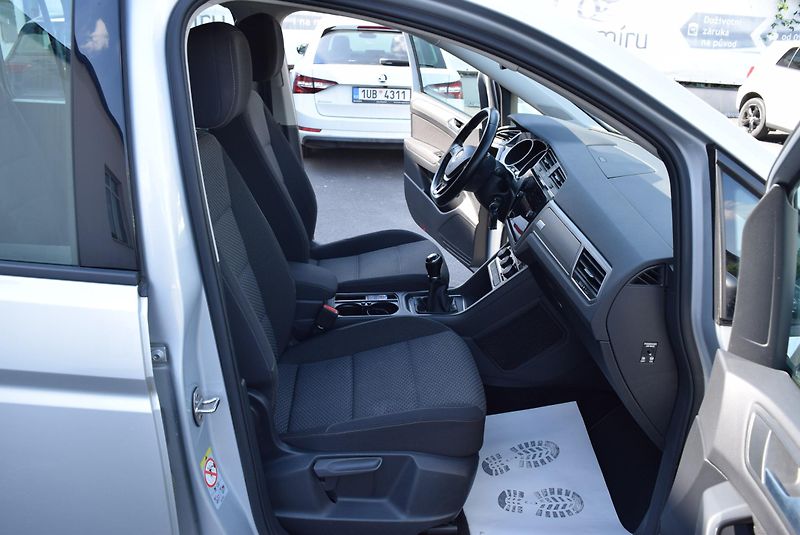 Volkswagen Touran (2019) 1.5TSI 110kw CLBMT 7MÍST TAŽNÉ - fotka 34 z 46