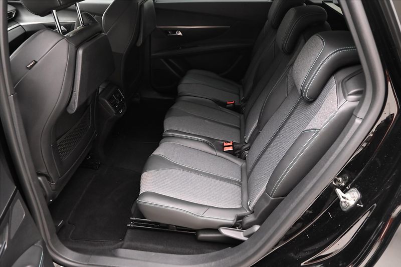 Peugeot 5008 1,5 96kW BlueHDi 7 míst Záruka - fotka 13 z 29