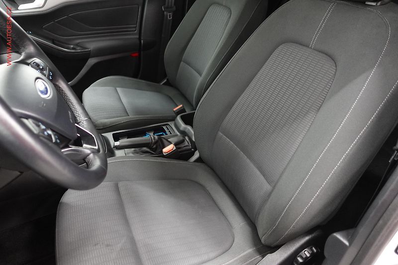 Ford Focus (2018) 1.5 TDCi, ČR, autoAC - fotka 9 z 22