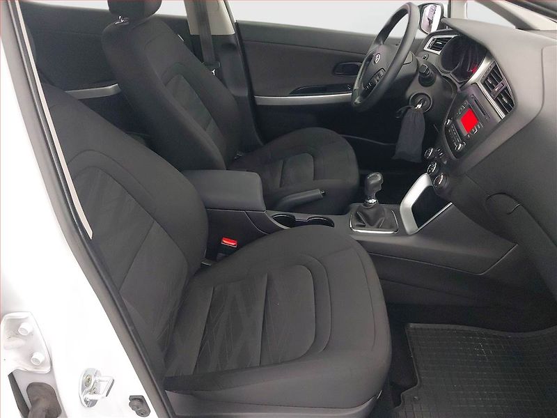 Kia Ceed (2017) 1.4 CVVT, Serv.kniha - fotka 9 z 15