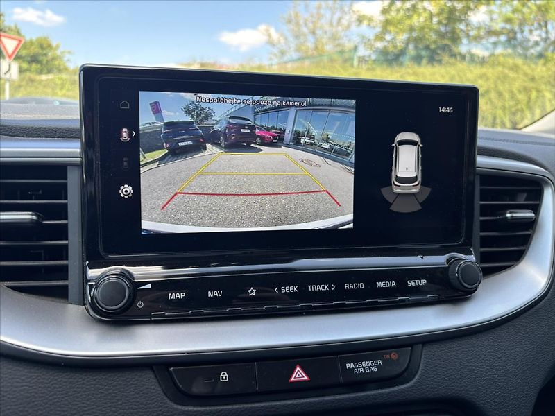 Kia Ceed 1,5 TGDi AT TOP ZÁRUKA ADAPTIV - fotka 18 z 40