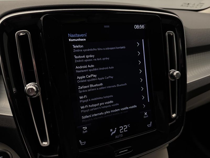 Volvo XC40 T3 MOMENTUM REZERVACE - fotka 38 z 47