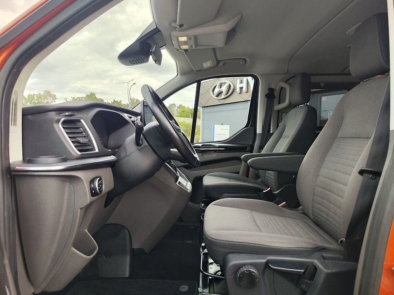 Ford Tourneo Custom 2.0 EcoBlue/136kW Titanium L2 - fotka 15 z 31