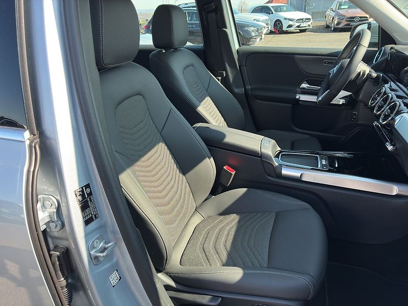 Mercedes-Benz GLB 180 d - fotka 10 z 26