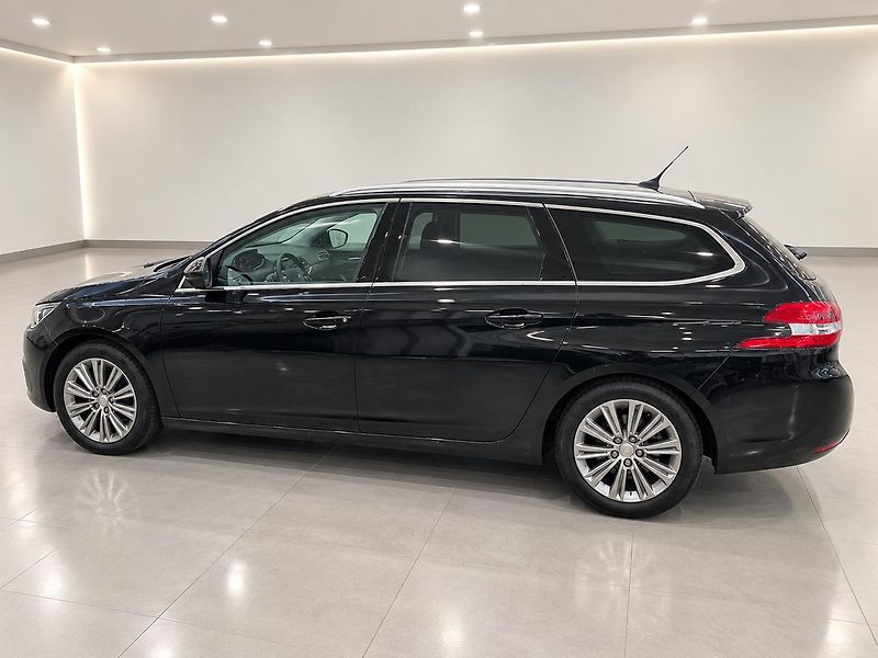 Peugeot 308 (2021) - fotka 7 z 24