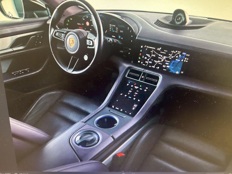 Porsche Taycan Cross Turisno 4 93kWH - fotka 5 z 6