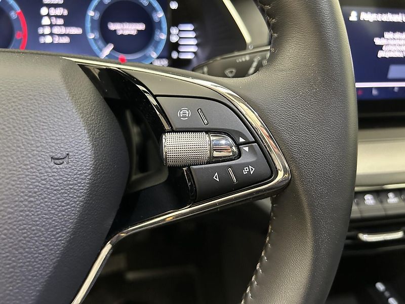 Škoda Octavia 1.5 TSI Ambition Plus - fotka 13 z 24