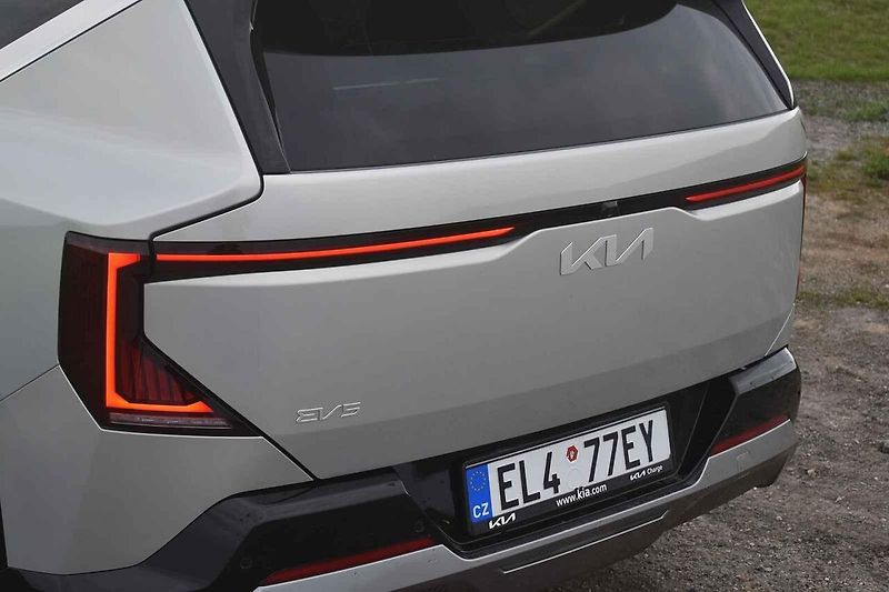 Kia EV5 je solidně velký rodinný elektromobil.