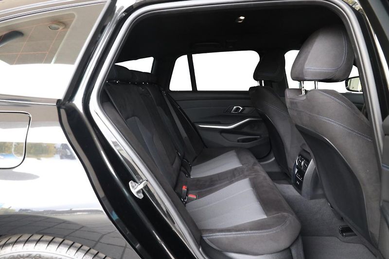 BMW Řada 3 330i xDrive Touring - fotka 9 z 24