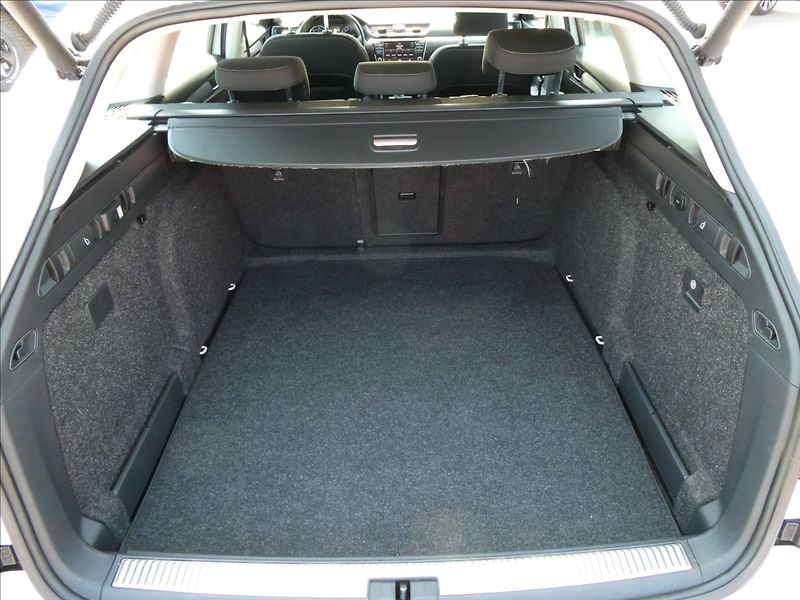 Škoda Superb 2,0 TDi 140kW DSG 4x4,STYLE,ČR - fotka 19 z 49