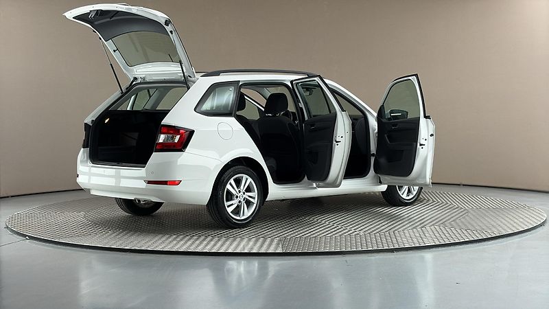 Škoda Fabia 1.0 TSI Ambition Combi - fotka 6 z 22