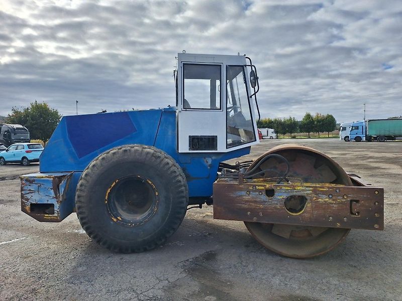 Stavostroj (1994) STA VV 1400 D  - fotka 2 z 3