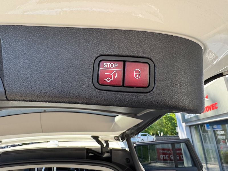 Mercedes-Benz GL (2014) 500 4MATIC - fotka 37 z 42