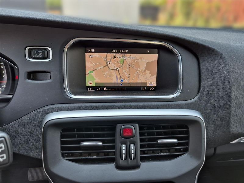 Volvo V40 2,0 D3 Cross Country - fotka 9 z 20