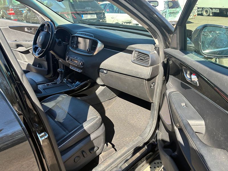 Kia Sorento GT LINE 2.2 CRDi 4x4 7 míst - fotka 22 z 24