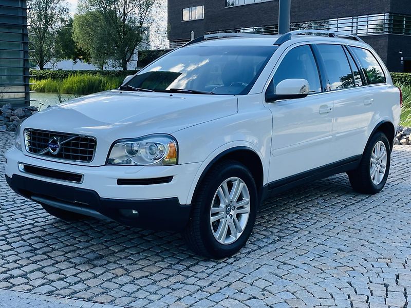Volvo XC90 2.4D5 4x4 AUT VÝHŘEV SENZORY - fotka 4 z 44