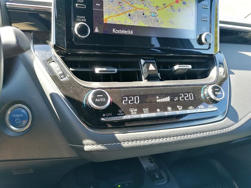 Toyota Corolla (2021) 1.8 Hybrid Executive,Head-up - fotka 13 z 33