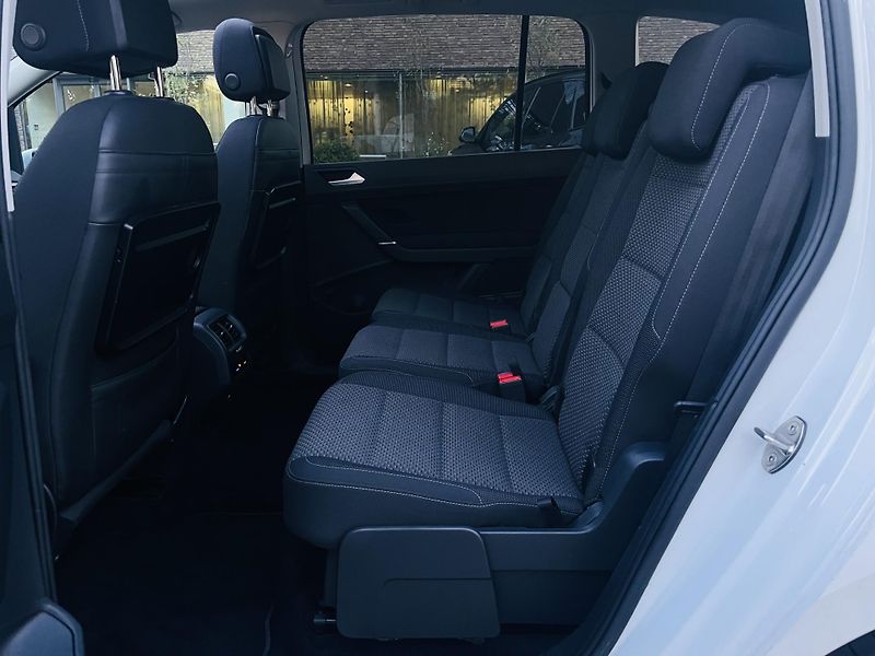 Volkswagen Touran 1.6TDI MANUÁL SERVISKA TAŽNÉ - fotka 28 z 44