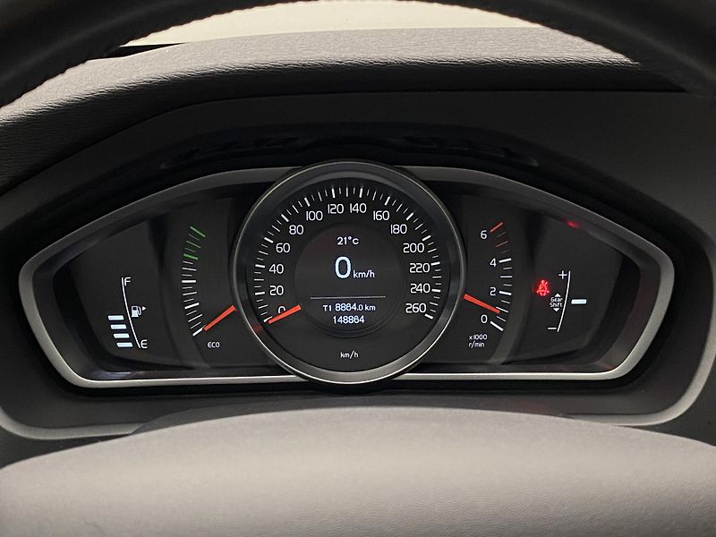 Volvo V40 D2 MOMENTUM CZ 1.maj. - fotka 28 z 44