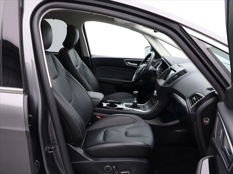 Ford S-MAX 2,0 TDCI 110kW Titanium Pano - fotka 12 z 27