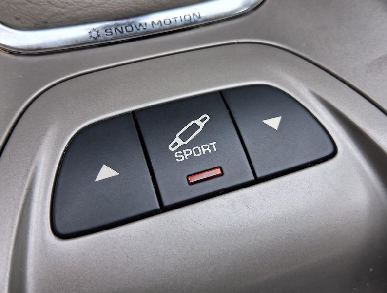 Citroën C5 EXCLUSIVE 2.0 HDi 120 kW - fotka 18 z 25