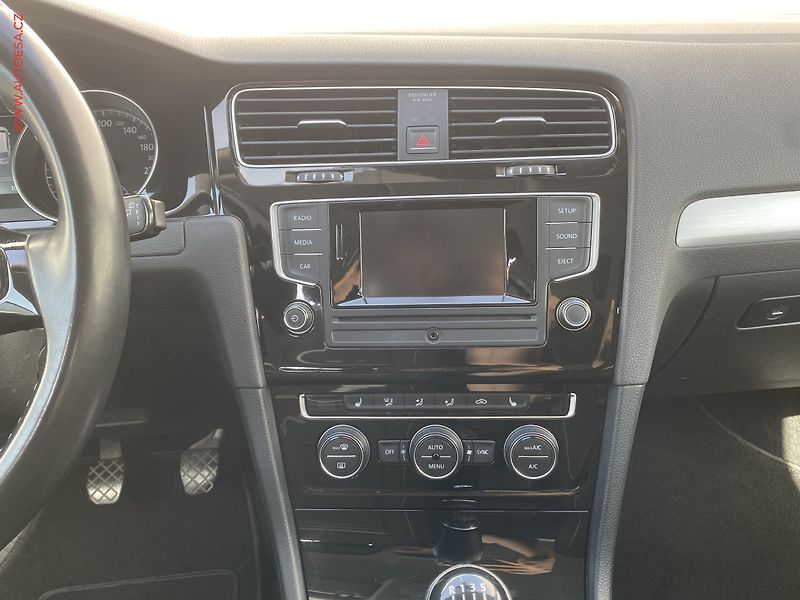 Volkswagen Golf (2015) 1.2 TSi, CUP, výhřev sed - fotka 12 z 17