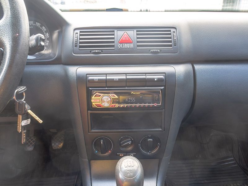 Škoda Octavia (2008) ČR 1.9TDI 74KW – PO SERVISU - fotka 18 z 38