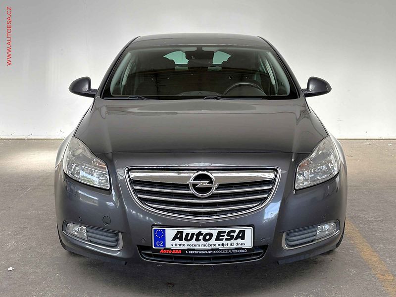 Opel Insignia (2011) 1.4T, Navi, výhřev sed - fotka 2 z 16