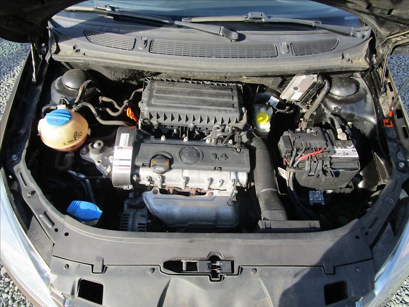 Škoda Roomster 1.4i 16V Ambition, Klima, 2. m - fotka 33 z 36