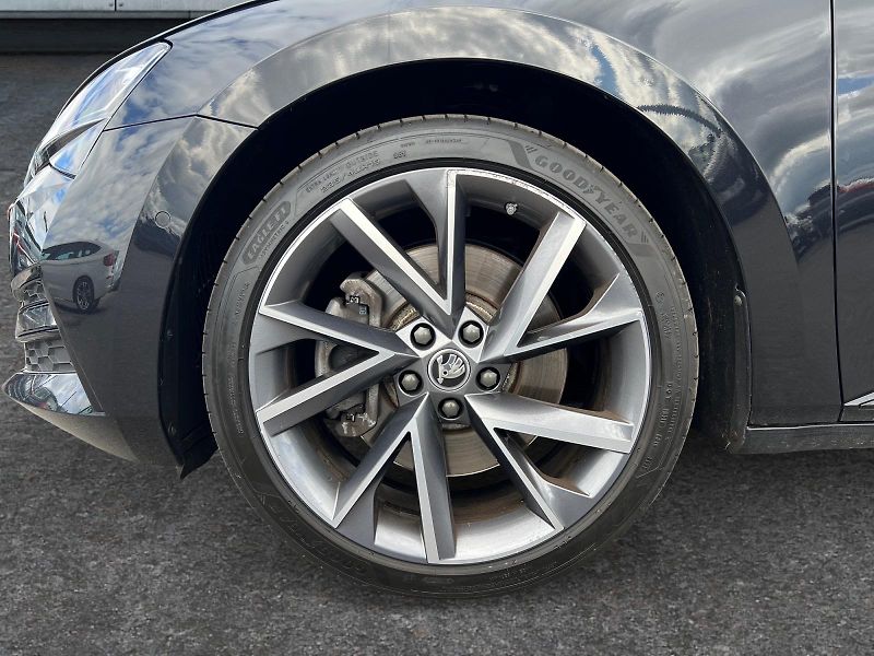 Škoda Superb (2022) SPORTLINE 2.0TSI 206kW 4x4 DPH - fotka 14 z 37