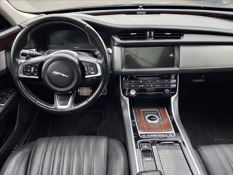 Jaguar XF 2,0 AWD, - fotka 12 z 17