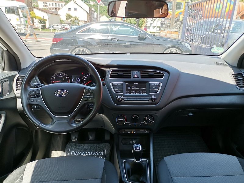 Hyundai i20 (2019) 1.2i 62kw AC Winter PDC - fotka 11 z 25