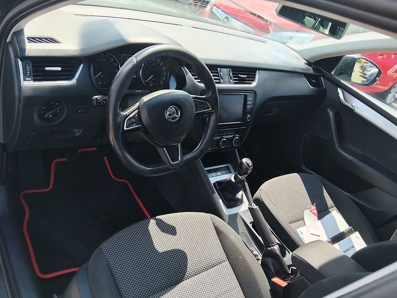 Škoda Octavia (2017) - fotka 7 z 35