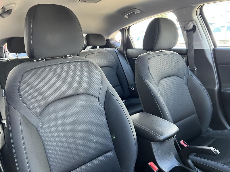 Hyundai i30 Fastback 1.0T-GDi KOUPENO V ČR - fotka 28 z 37