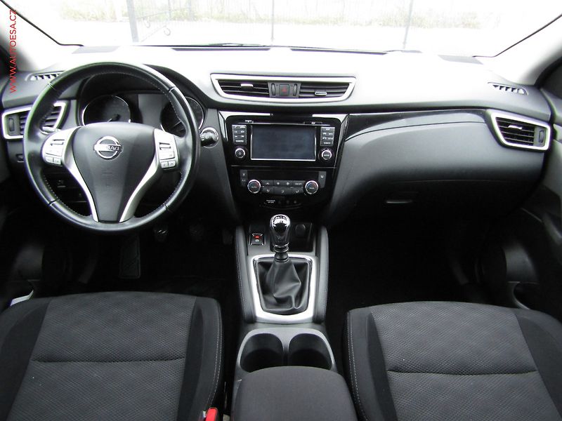 Nissan Qashqai (2016) 1.2 DiG-T 4X2, N-Connecta - fotka 8 z 18