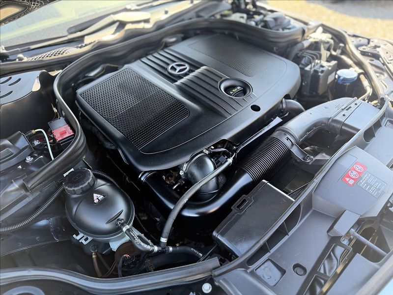 Mercedes-Benz Třídy E 250CDI 4-MATIC NOVÉ V ČR - fotka 35 z 35