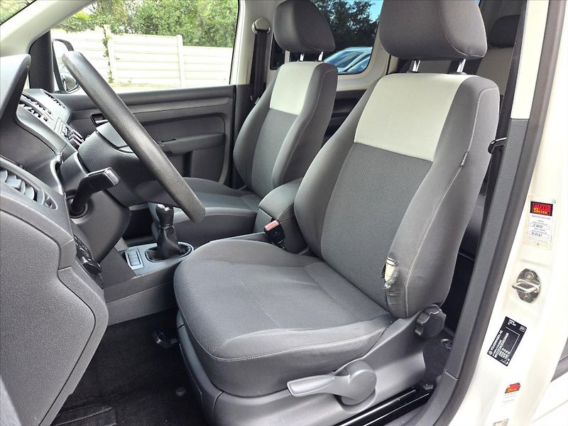 Volkswagen Caddy 1,6 TDi Trendline Tažné z. ČR - fotka 9 z 22
