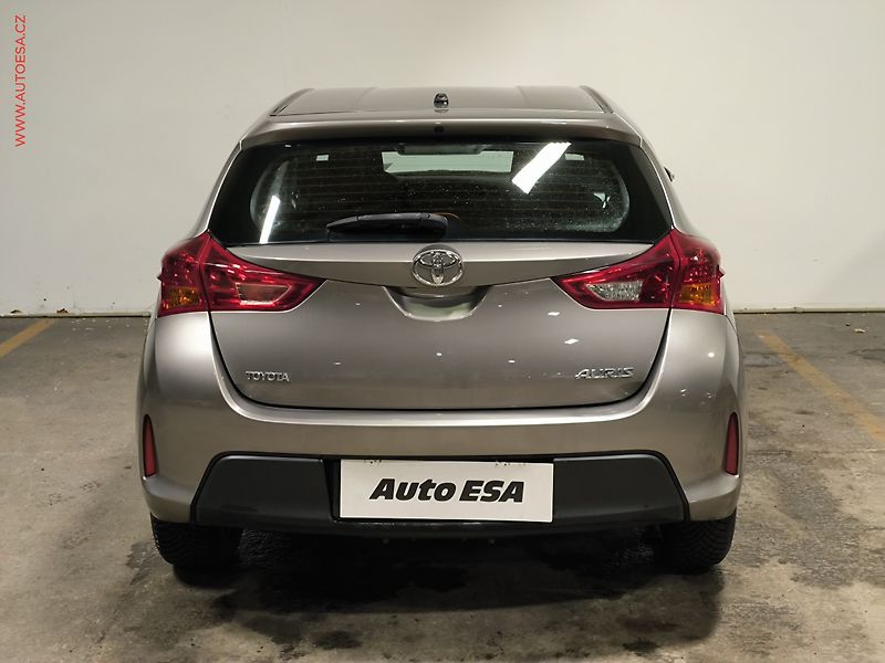 Toyota Auris (2015) 1.3 VVT-i, Cool, +kola - fotka 5 z 17
