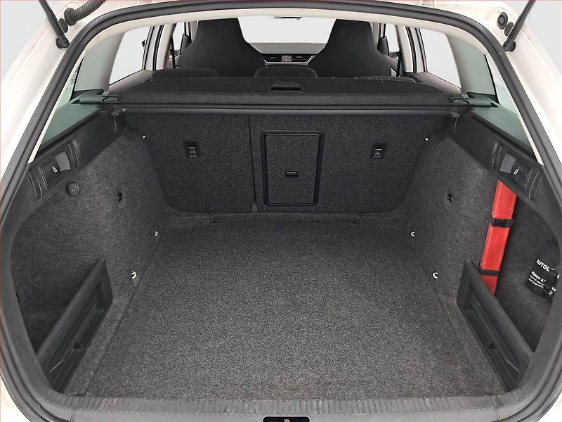 Škoda Octavia (2015) 1.6 TDI, Serv.kniha, Xenony - fotka 13 z 19