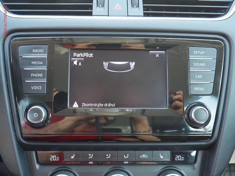 Škoda Octavia (2014) 2.0TDi, DSG, park.asist - fotka 14 z 16