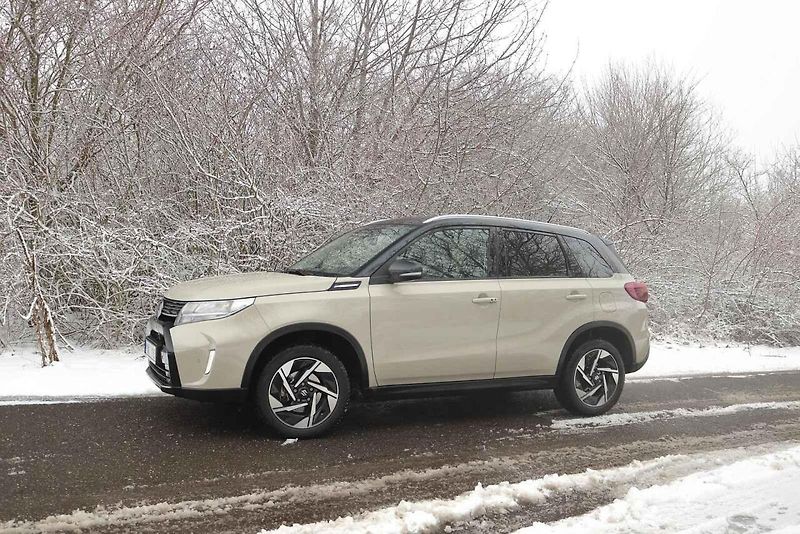 Suzuki Vitara je malé, ale schopné SUV. Prvky ze staré školy budou pro leckoho výhodou.