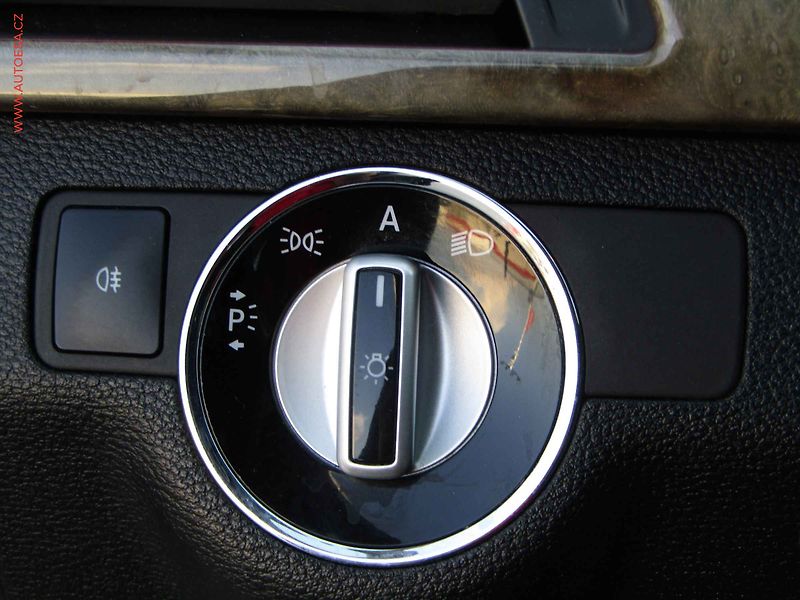 Mercedes-Benz Třídy E (2010) 3.0 CDi E 350 4Matic, ČR - fotka 13 z 24