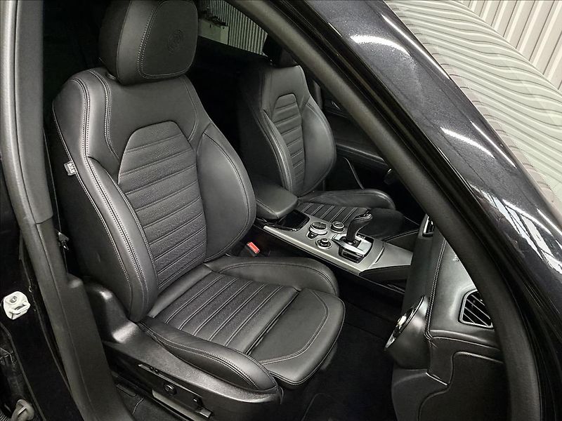 Alfa Romeo Stelvio VELOCE 154kW Q4 PANO H&K R21 - fotka 40 z 42