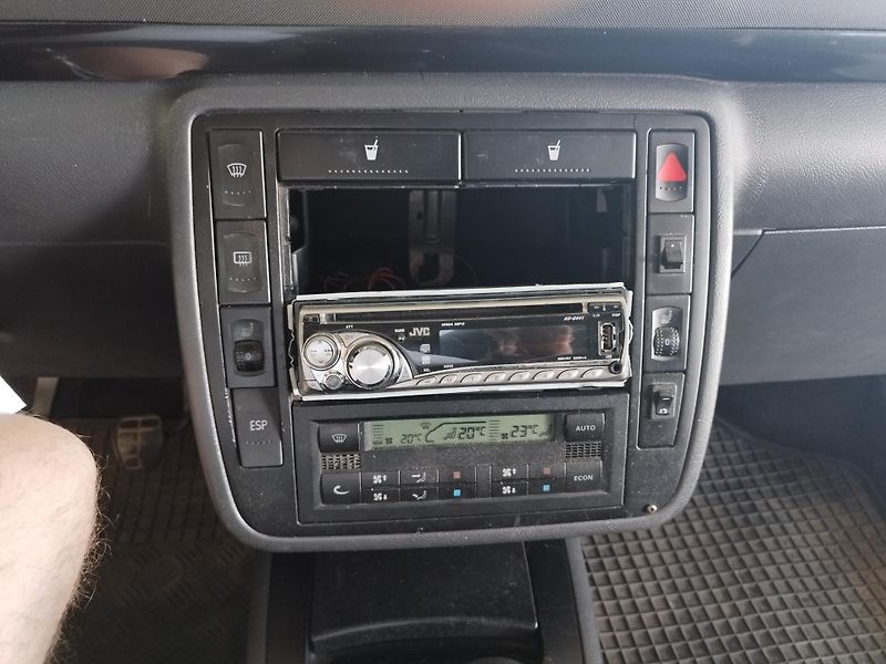 Volkswagen Sharan (2001) 1,9TDI,85KW,7MÍST,TAŽNÝ,KLIMA - fotka 17 z 18