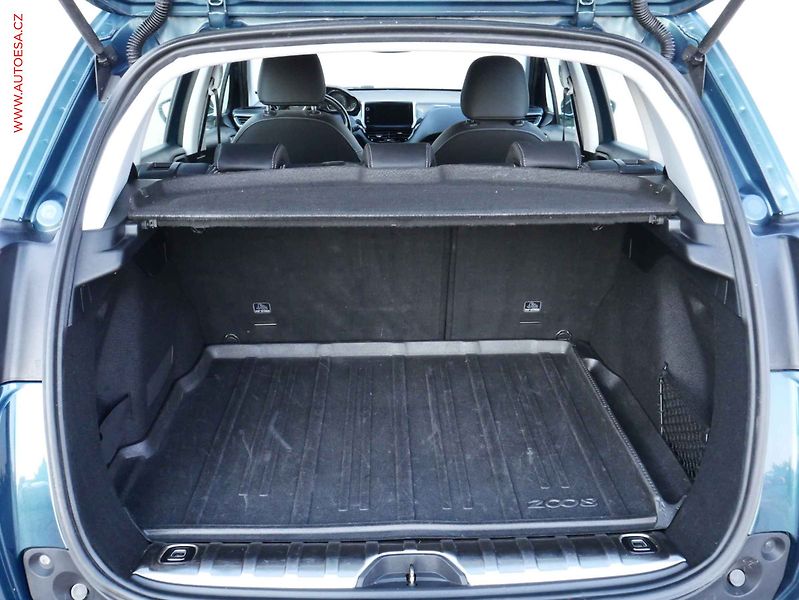 Peugeot 2008 (2019) 1.2 PT, Allure, park. čidla - fotka 7 z 14